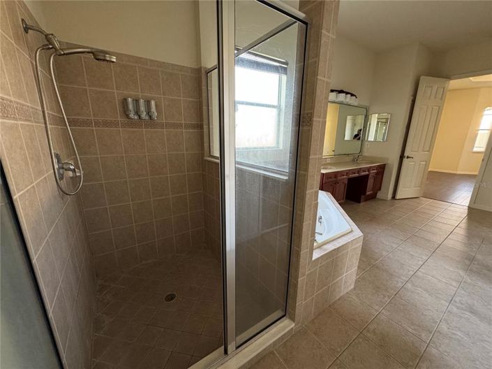 Image No.32-4 Bed Property for sale