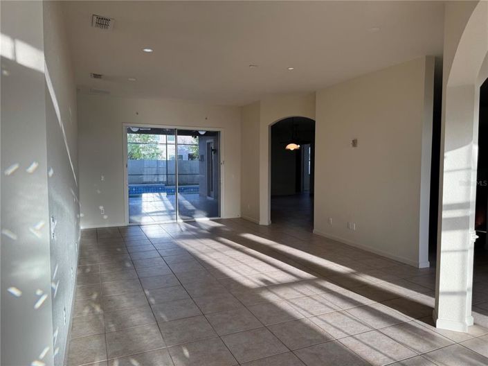 Image No.8-4 Bed Property for sale