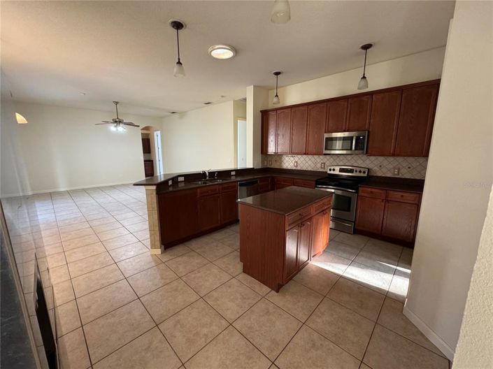 Image No.9-4 Bed Property for sale