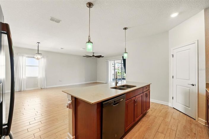 Image No.8-4 Bed Property for sale