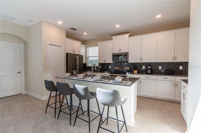 Image No.9-5 Bed Property for sale