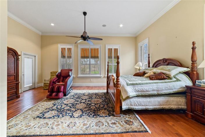 Image No.12-6 Bed Property for sale