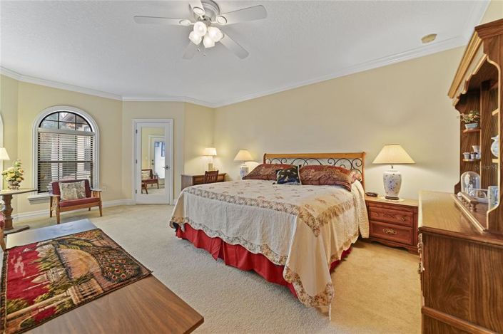 Image No.23-6 Bed Property for sale