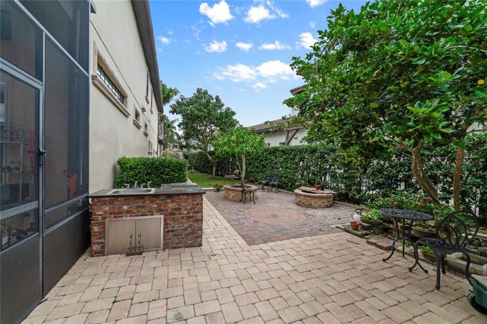 Image No.29-6 Bed Property for sale