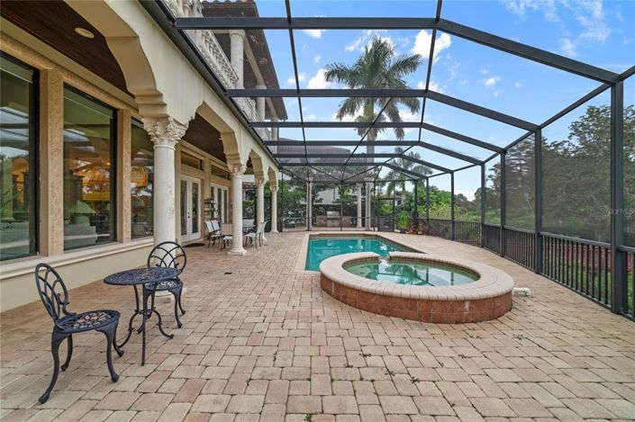 Image No.30-6 Bed Property for sale