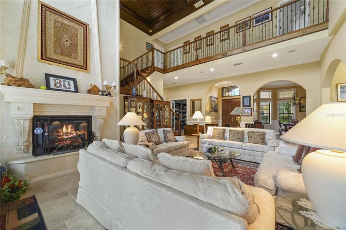 Image No.5-6 Bed Property for sale