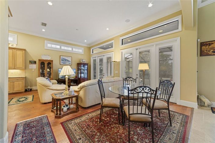 Image No.6-6 Bed Property for sale