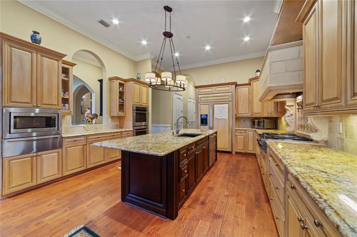 Image No.9-6 Bed Property for sale