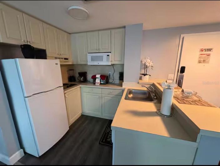 Image No.13-2 Bed Property for sale