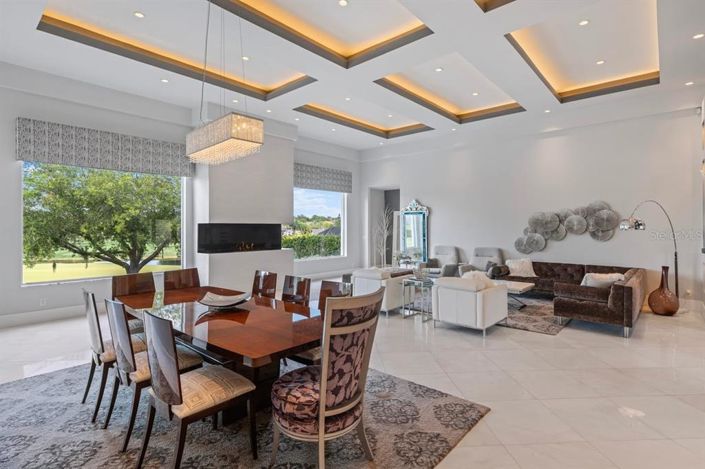 Image No.12-6 Bed Property for sale