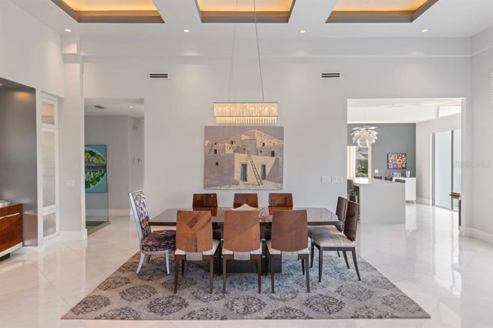 Image No.13-6 Bed Property for sale