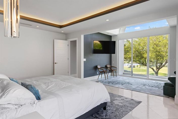 Image No.18-6 Bed Property for sale