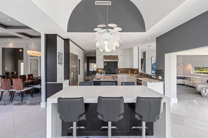 Image No.26-6 Bed Property for sale