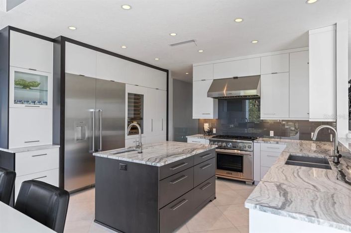 Image No.29-6 Bed Property for sale