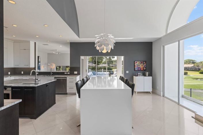 Image No.32-6 Bed Property for sale