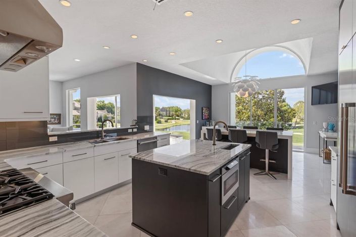 Image No.33-6 Bed Property for sale