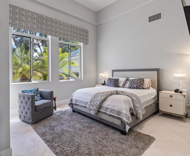 Image No.45-6 Bed Property for sale