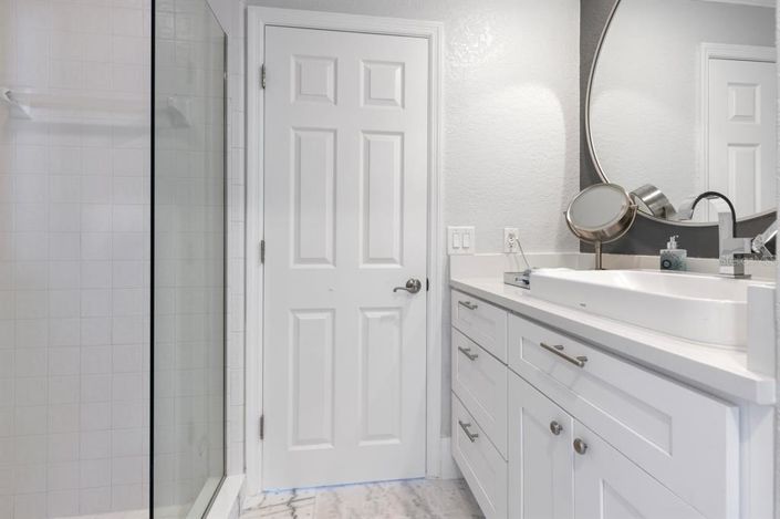 Image No.50-6 Bed Property for sale