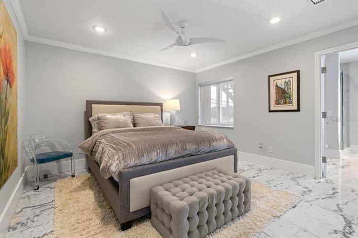 Image No.51-6 Bed Property for sale