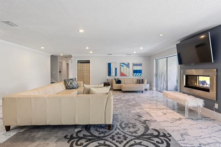 Image No.54-6 Bed Property for sale