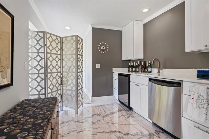 Image No.57-6 Bed Property for sale