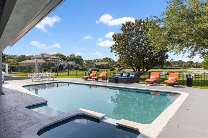 Image No.59-6 Bed Property for sale