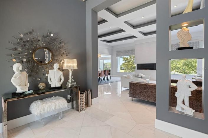 Image No.6-6 Bed Property for sale