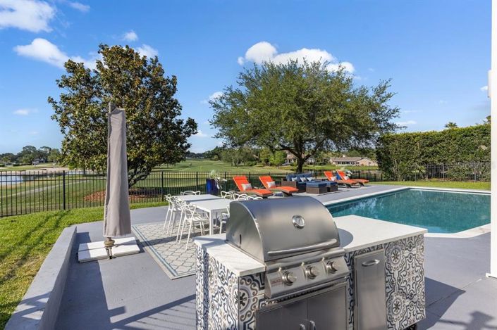 Image No.60-6 Bed Property for sale