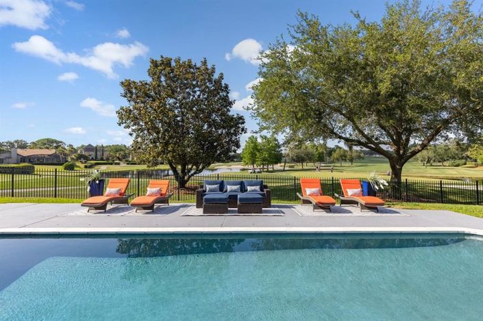 Image No.61-6 Bed Property for sale