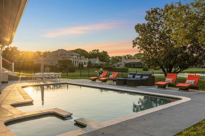 Image No.66-6 Bed Property for sale