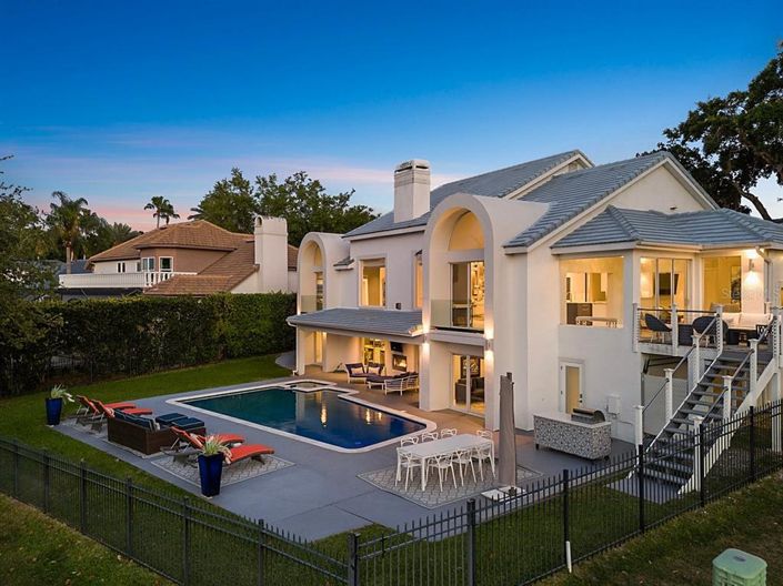 Image No.68-6 Bed Property for sale