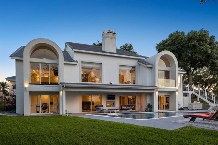 Image No.69-6 Bed Property for sale