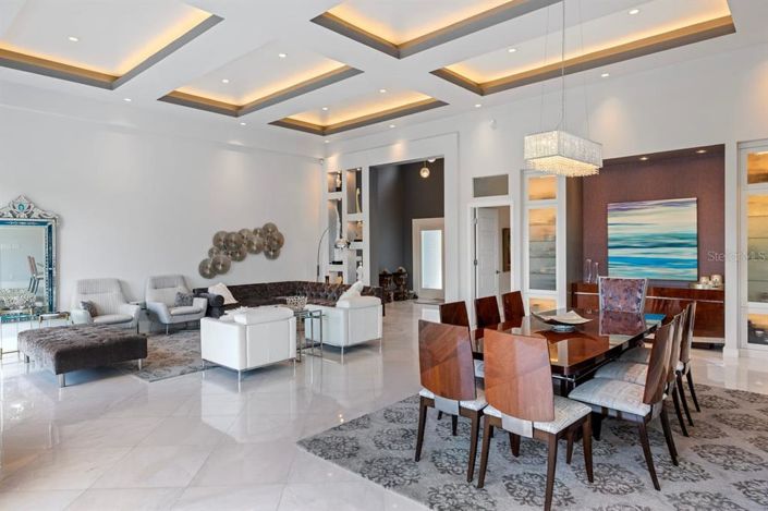 Image No.9-6 Bed Property for sale