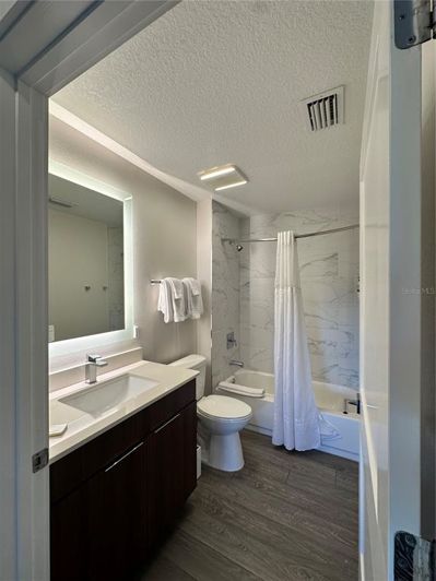 Image No.17-3 Bed Property for sale