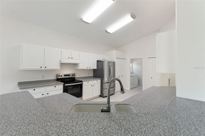 Image No.8-3 Bed Property for sale