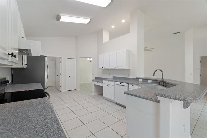 Image No.9-3 Bed Property for sale