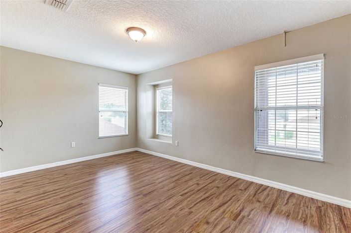 Image No.37-3 Bed Property for sale