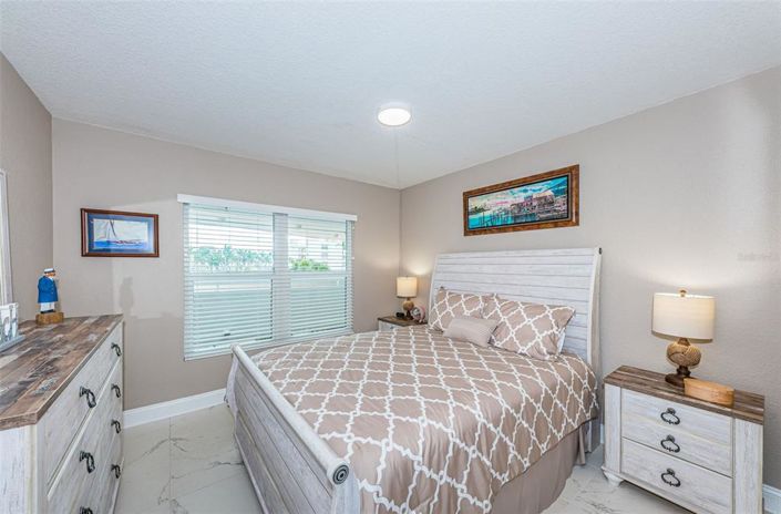 Image No.10-2 Bed Property for sale