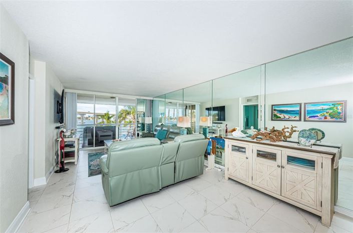 Image No.13-2 Bed Property for sale