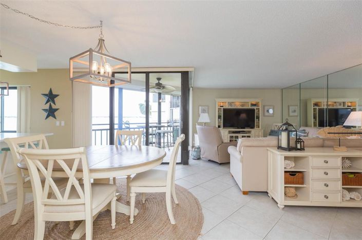 Image No.10-2 Bed Property for sale