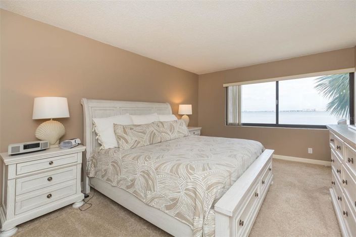 Image No.20-2 Bed Property for sale