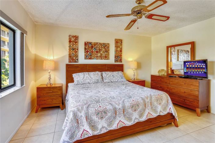 Image No.13-2 Bed Property for sale