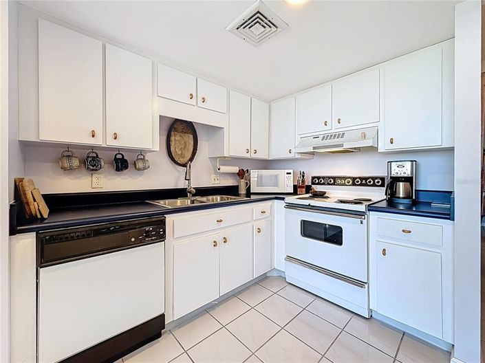 Image No.14-3 Bed Property for sale