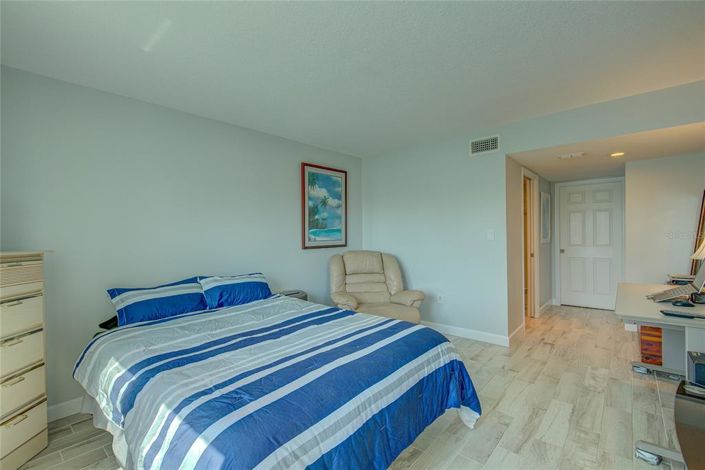 Image No.22-2 Bed Property for sale