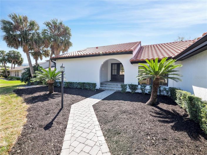 Image No.10-4 Bed Property for sale