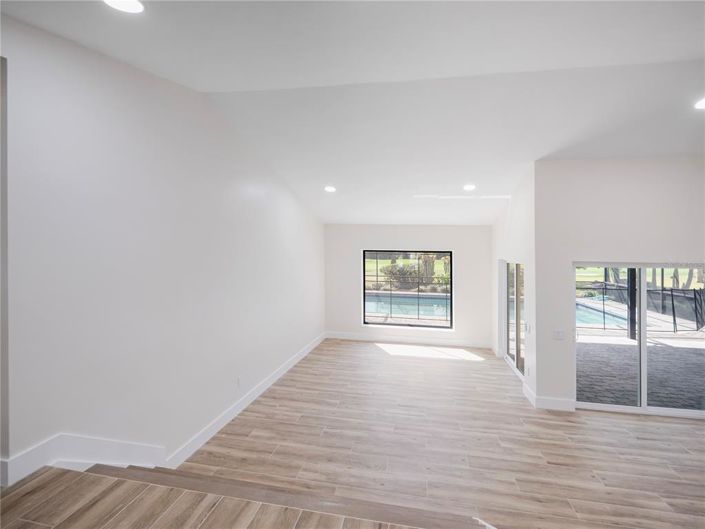 Image No.16-Propriété de 4 chambres à vendre à Orlando