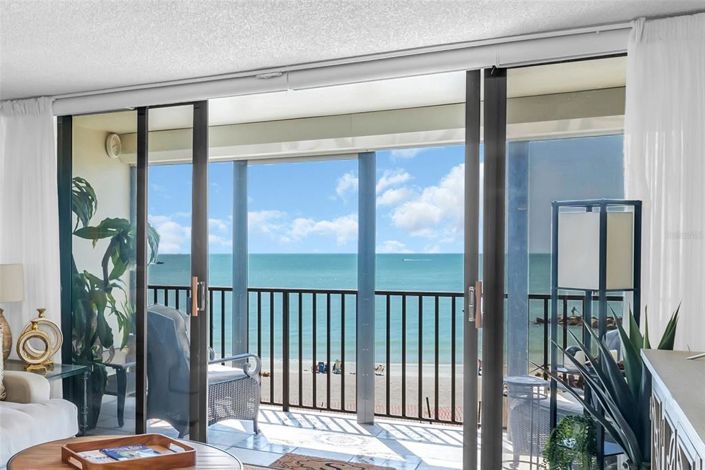 Image No.10-2 Bed Property for sale