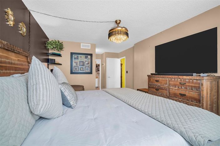 Image No.14-2 Bed Property for sale