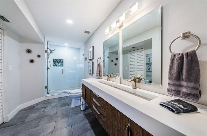 Image No.11-2 Bed Property for sale