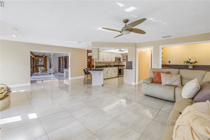 Image No.21-3 Bed Property for sale